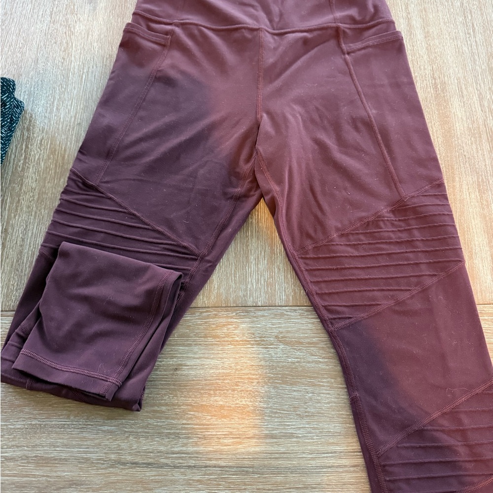 Athleta Womens Salutation Stash w/ Pockets- Moto Style - Burgundy Leggings. Med